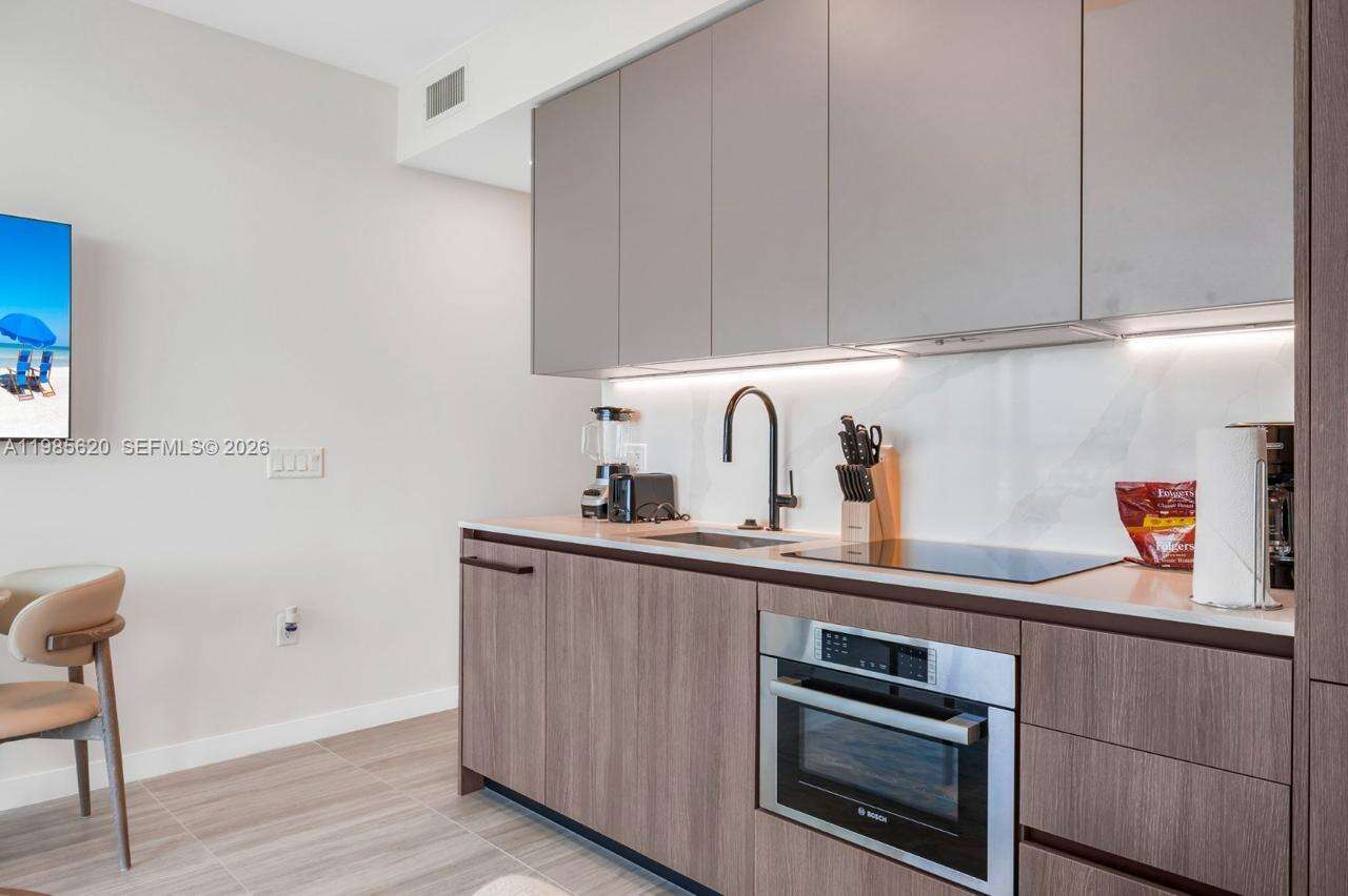 580 72nd Street | Unit #613 Unit #613 | Picture 10