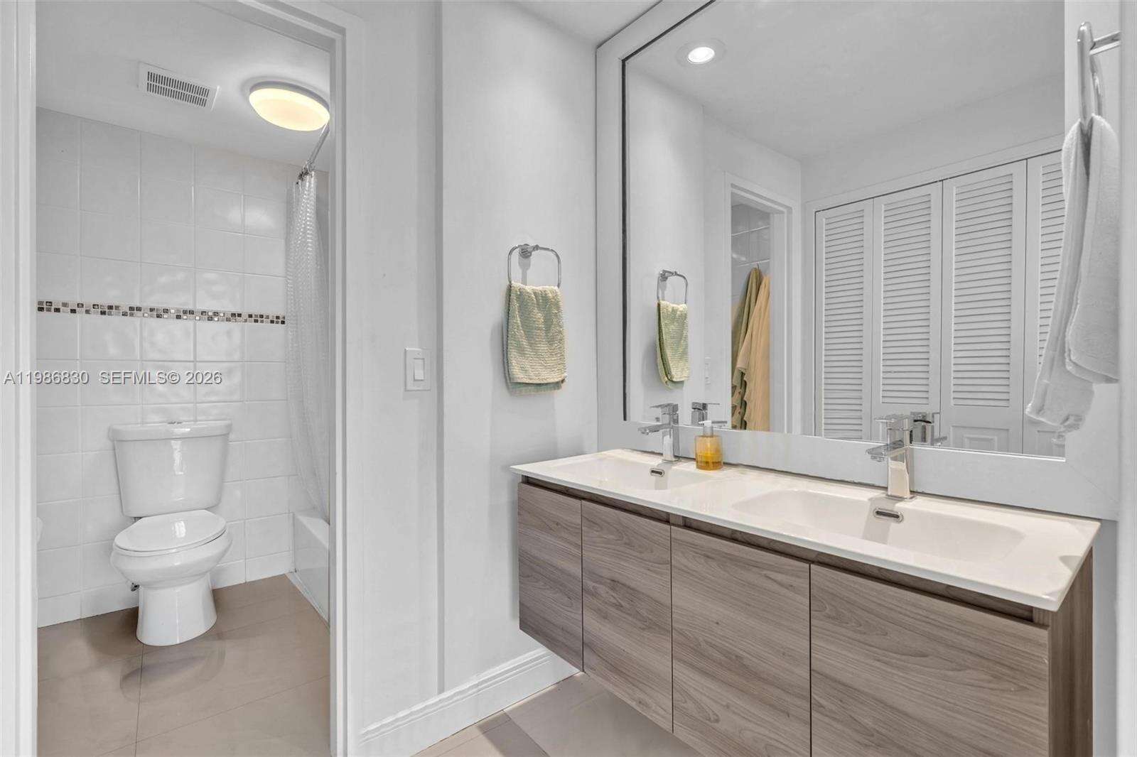 London Towers Condo Bay Harbor Island | Unit #202s Unit #202s | Picture 6