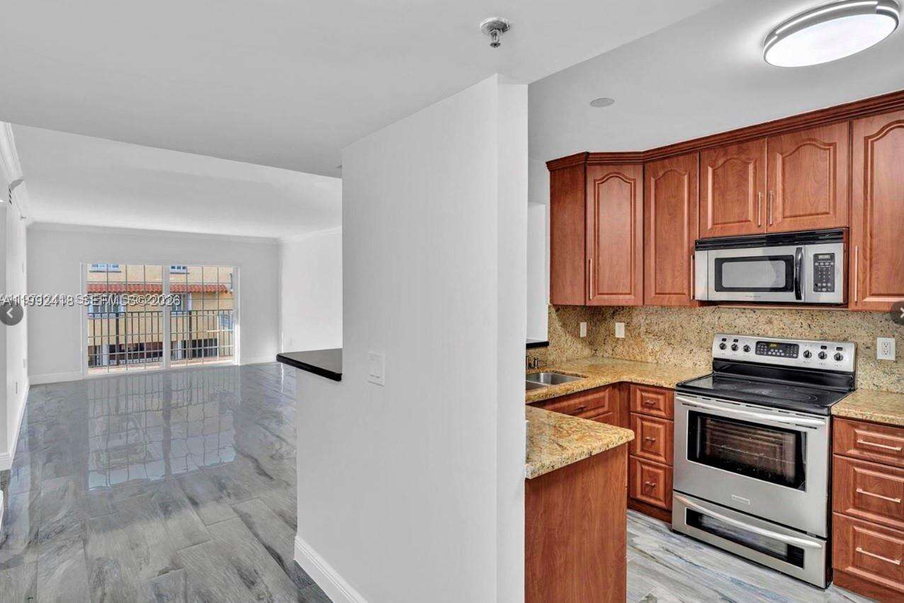 Beach Point Club | Unit #304 Unit #304 | Picture 12