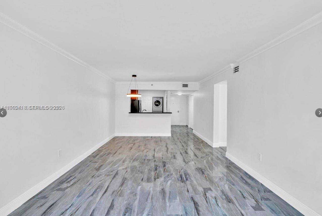 Beach Point Club | Unit #304 Unit #304 | Picture 4