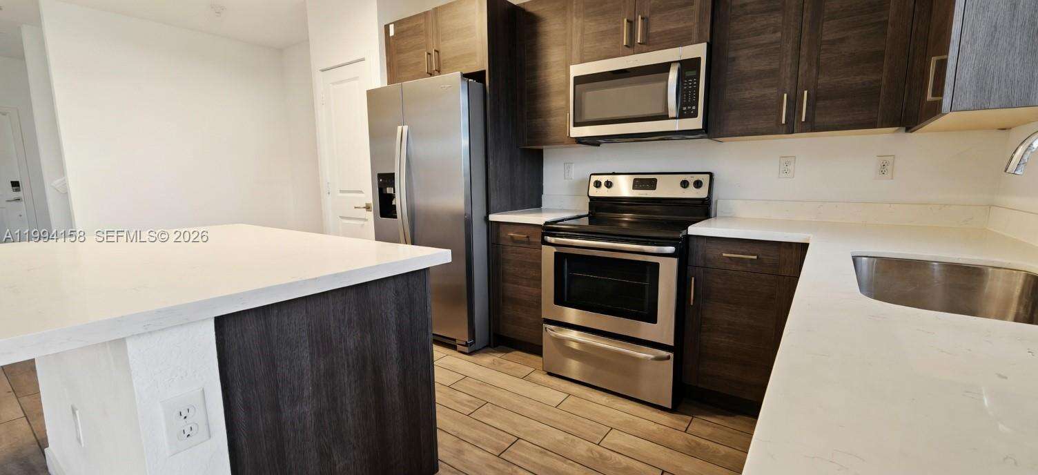 Towns At Seascape | N/A N/A | Picture 11