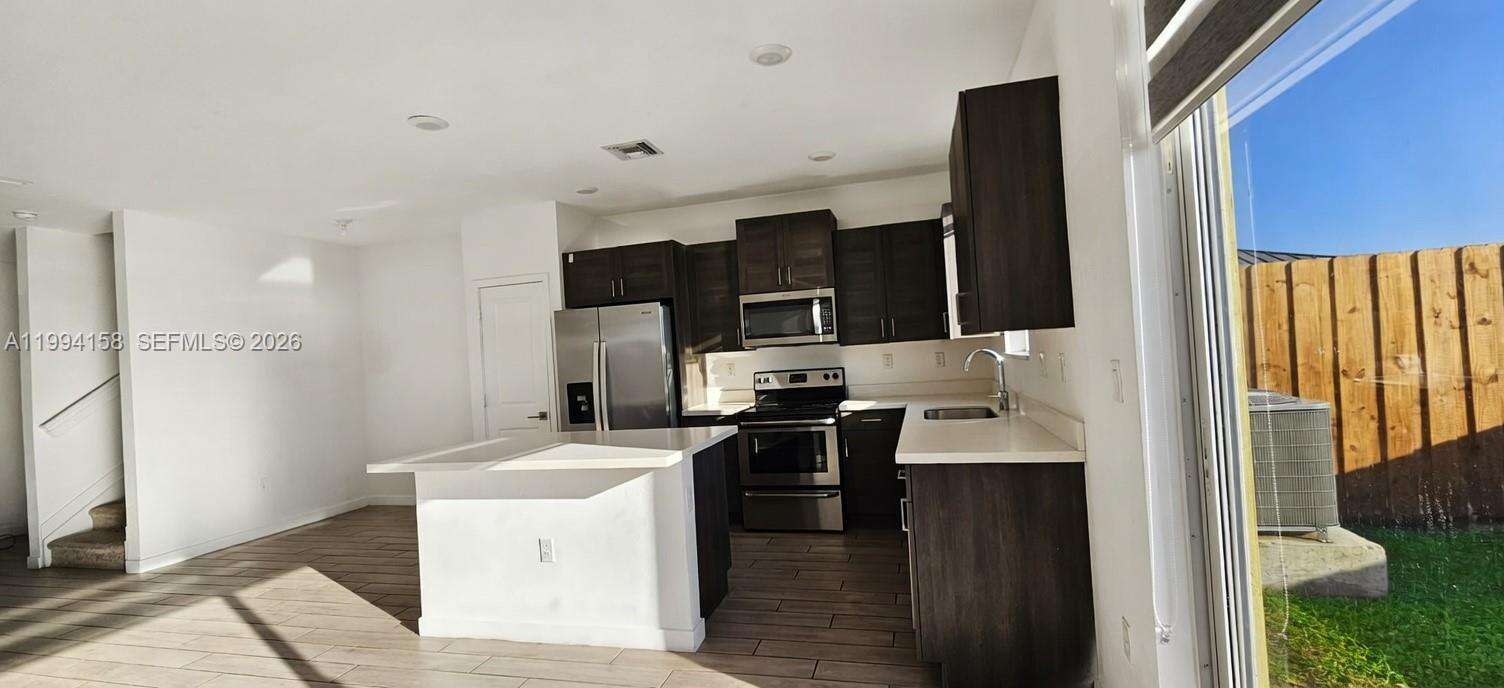 Towns At Seascape | N/A N/A | Picture 13