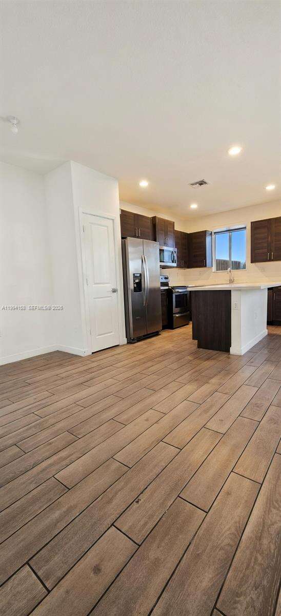 Towns At Seascape | N/A N/A | Picture 14