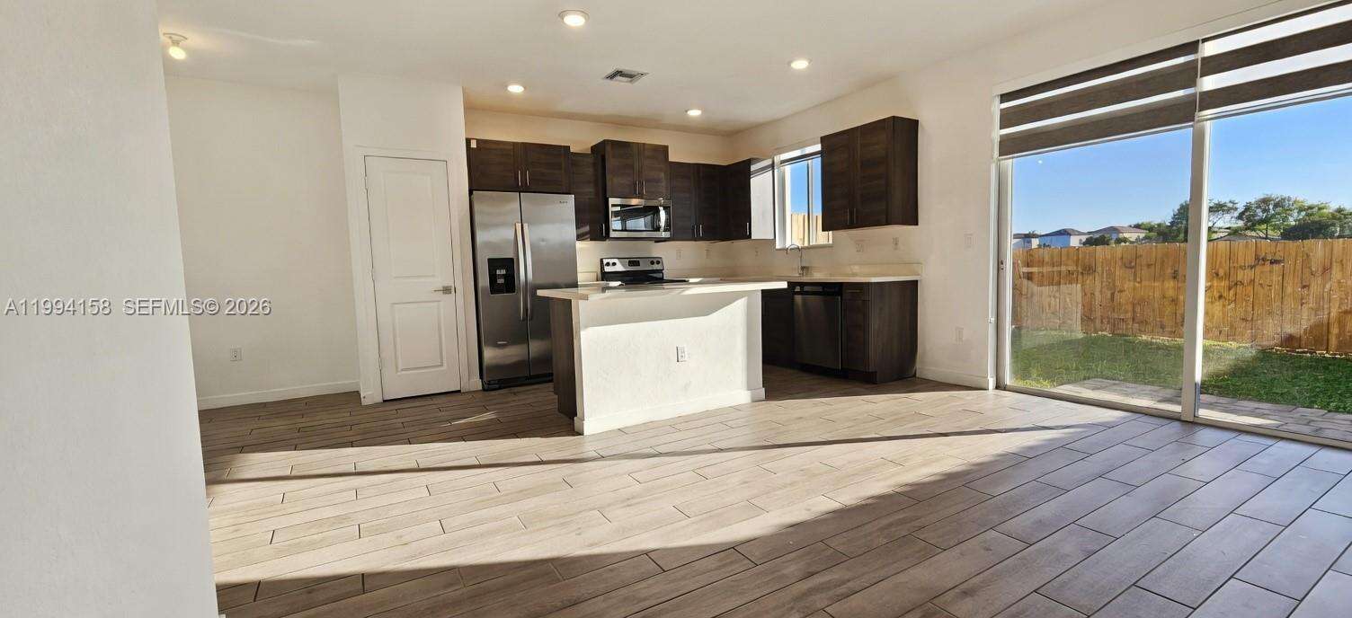 Towns At Seascape | N/A N/A | Picture 3