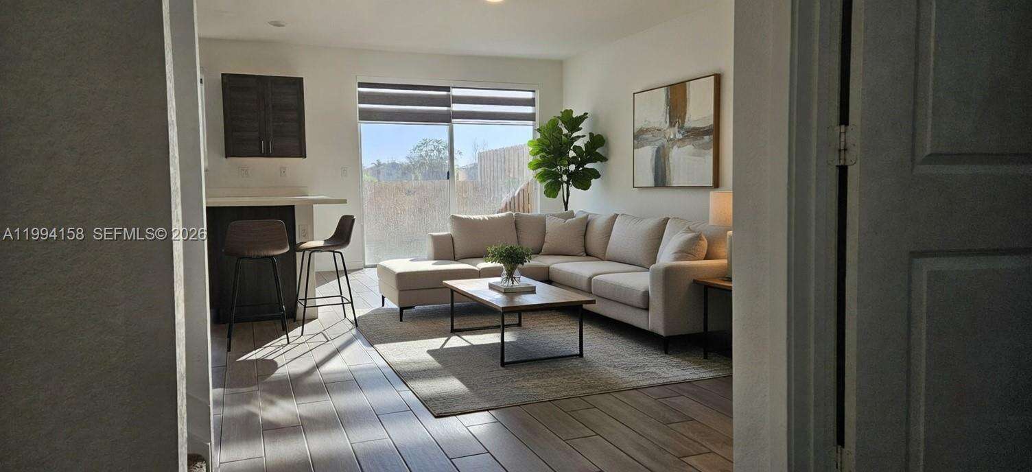 Towns At Seascape | N/A N/A | Picture 4