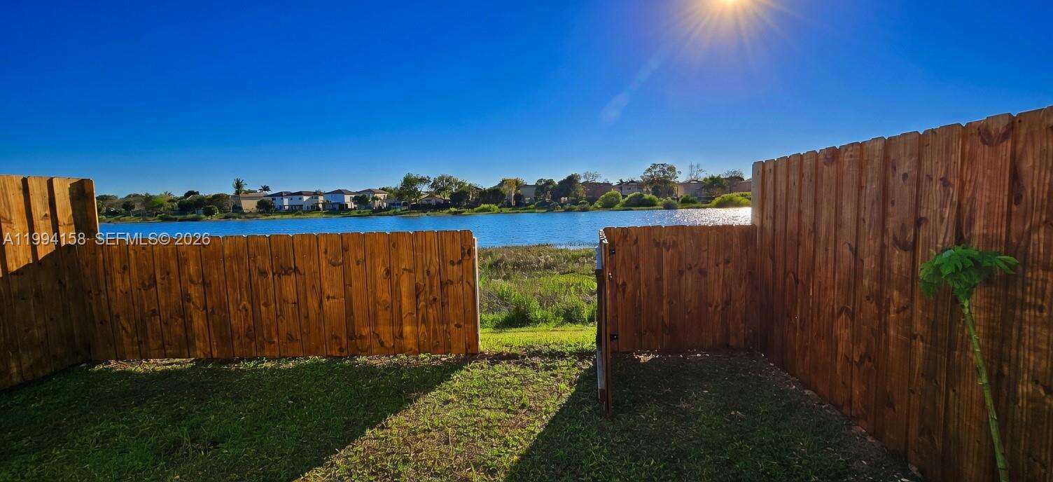 Towns At Seascape | N/A N/A | Picture 36