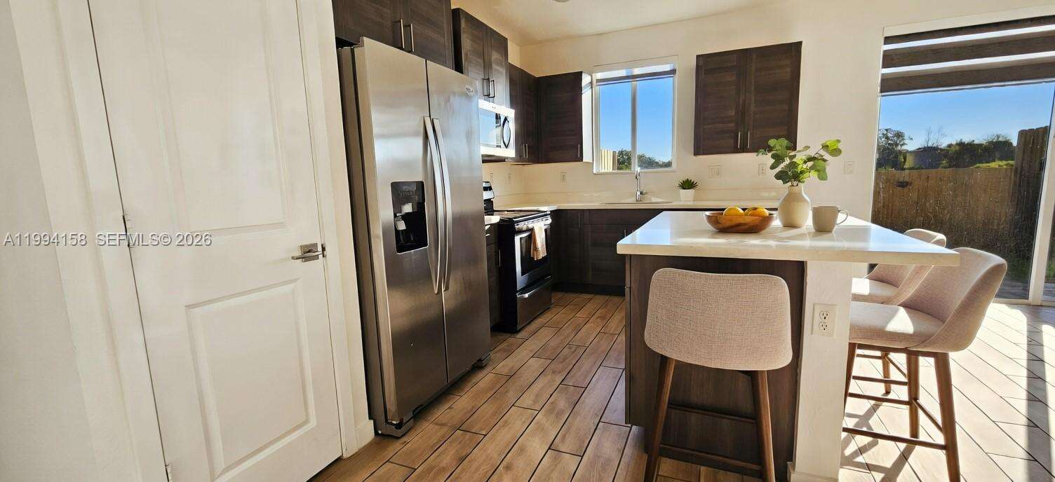 Towns At Seascape | N/A N/A | Picture 6