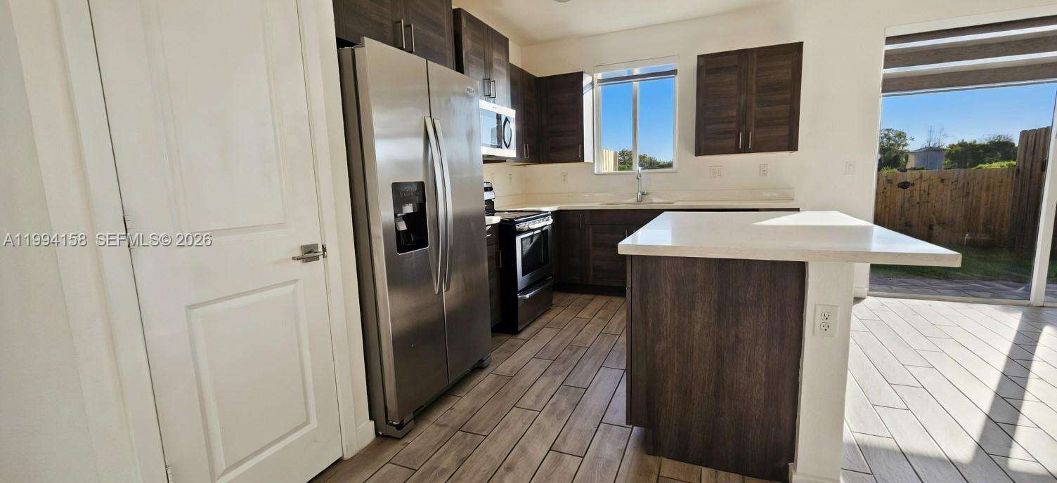 Towns At Seascape | N/A N/A | Picture 7