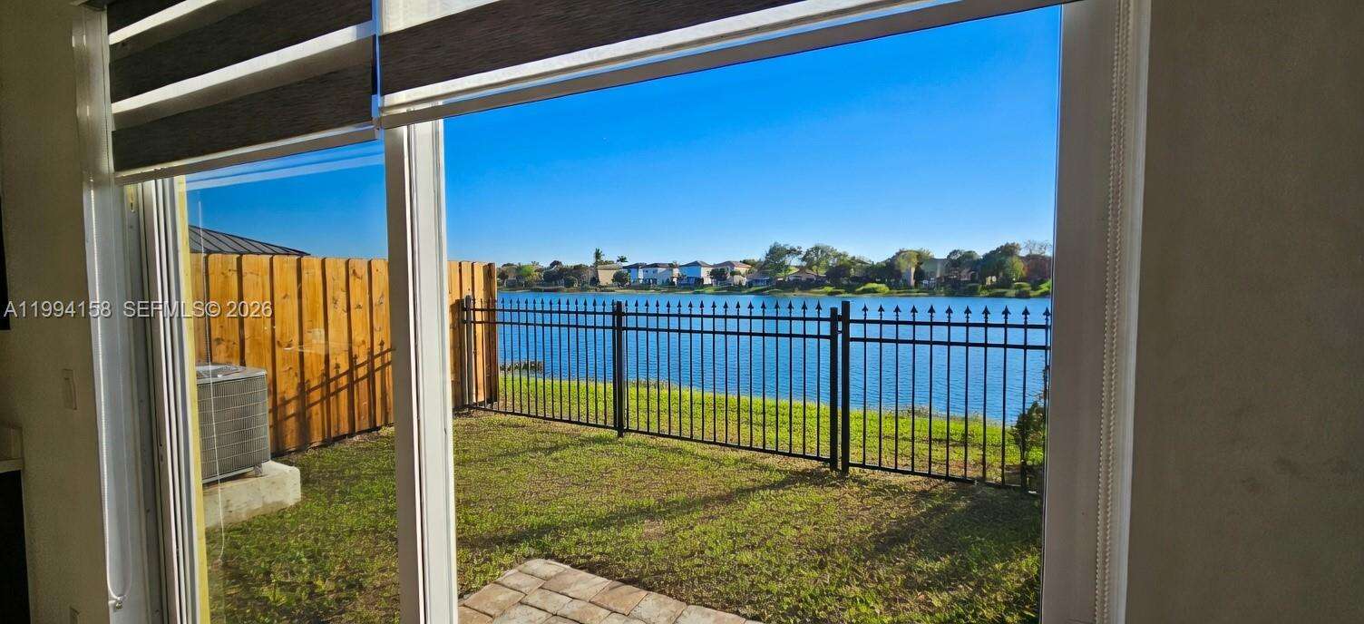 Towns At Seascape | N/A N/A | Picture 8