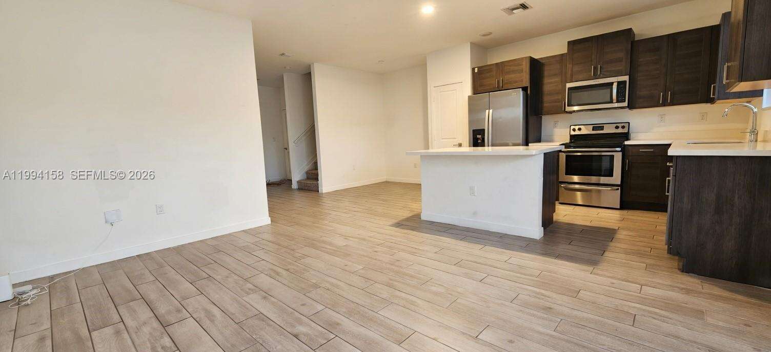 Towns At Seascape | N/A N/A | Picture 10