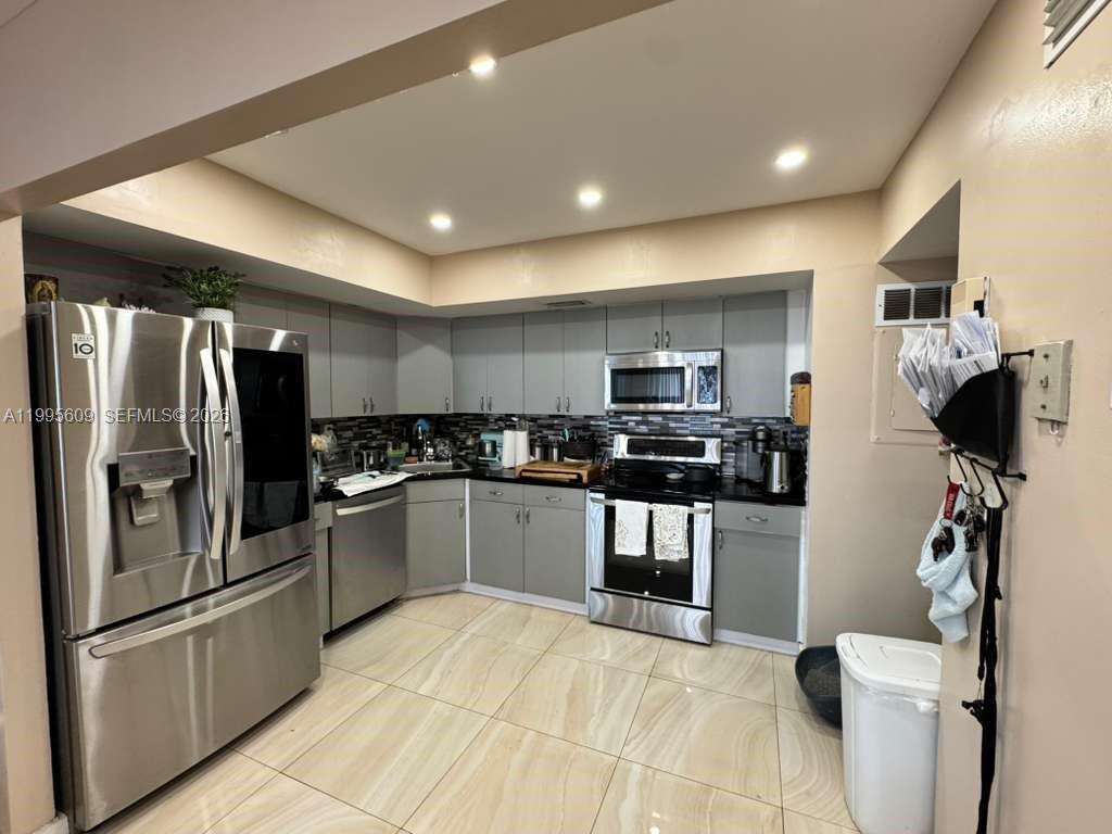 Bayview Towers Condo North Bldg | Unit #B1605 Unit #B1605 | Picture 7