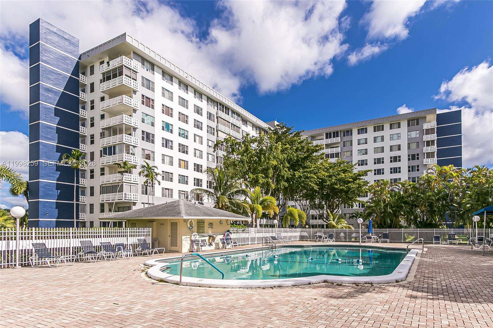 Hillcrest East No 22 | Unit #303 Unit #303 | Picture 2