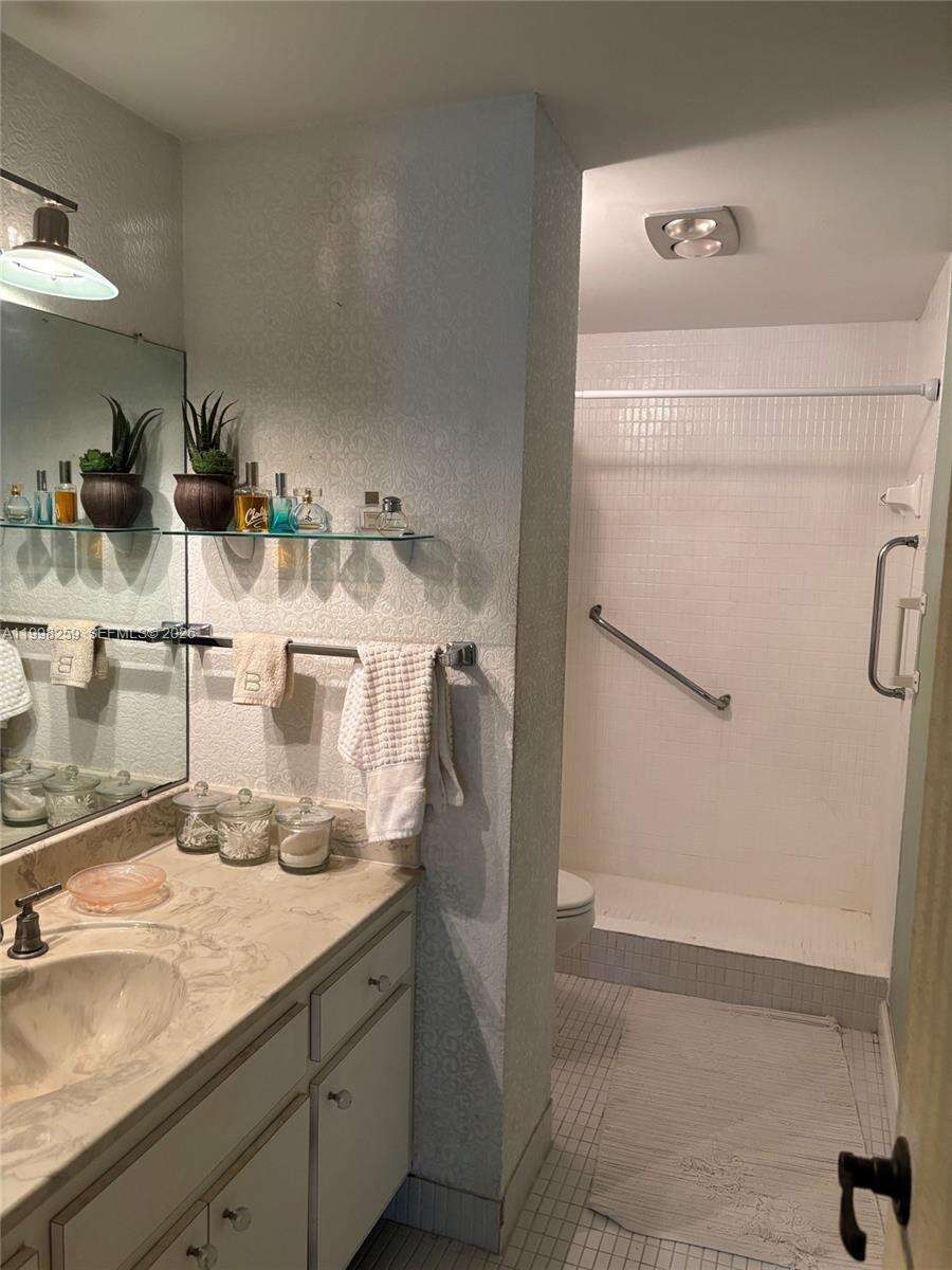 Hillcrest East No 22 | Unit #303 Unit #303 | Picture 14