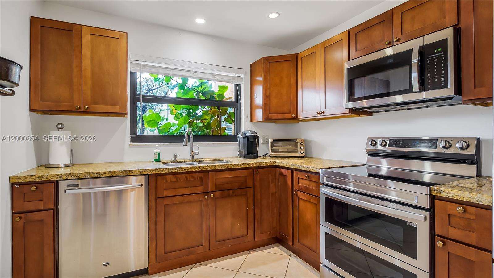 Westview Condominium No Three | Unit #186 Unit #186 | Picture 2