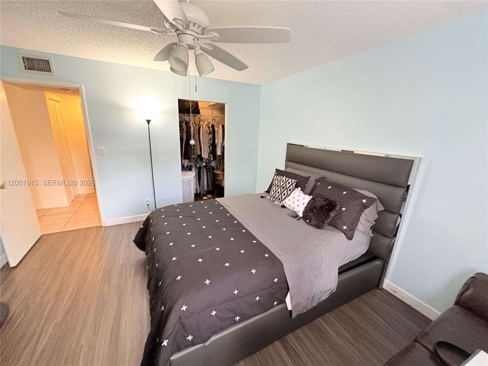 Lakes Of Oakland Forest | Unit #101 Unit #101 | Picture 3