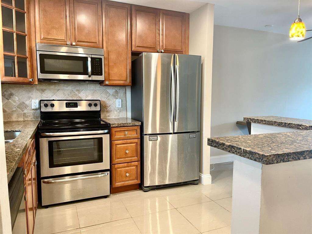 The Racquet Club Of Fort Lauderdale | Unit #J12 Unit #J12 | Picture 1