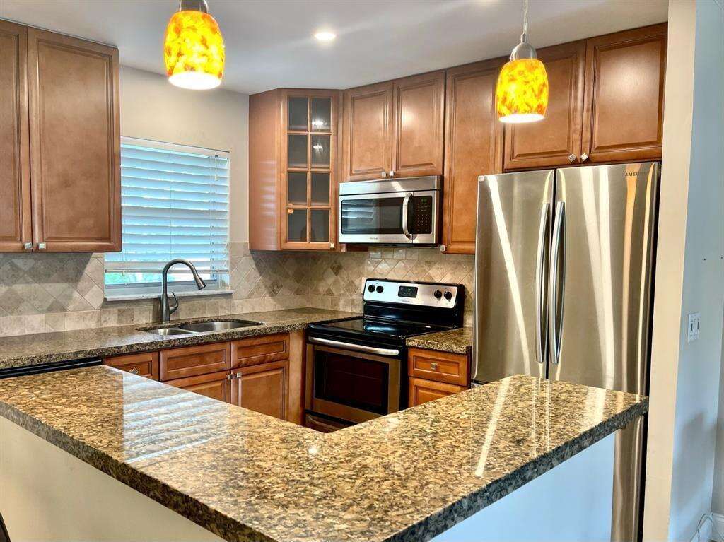 The Racquet Club Of Fort Lauderdale | Unit #J12 Unit #J12 | Picture 2