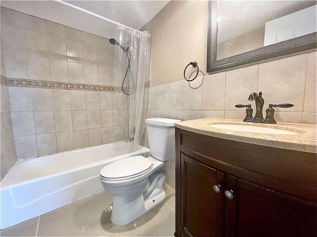 The Racquet Club Of Fort Lauderdale | Unit #J12 Unit #J12 | Picture 6