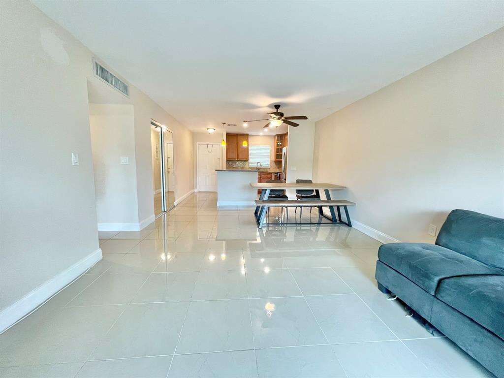 The Racquet Club Of Fort Lauderdale | Unit #J12 Unit #J12 | Picture 9