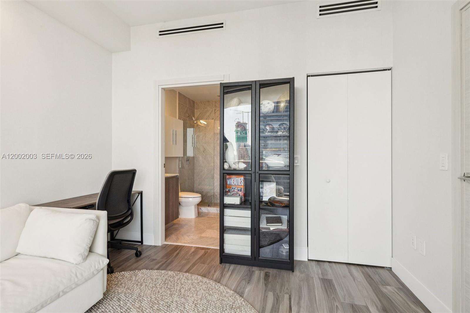 801 Sma Residences | Unit #4902 Unit #4902 | Picture 20