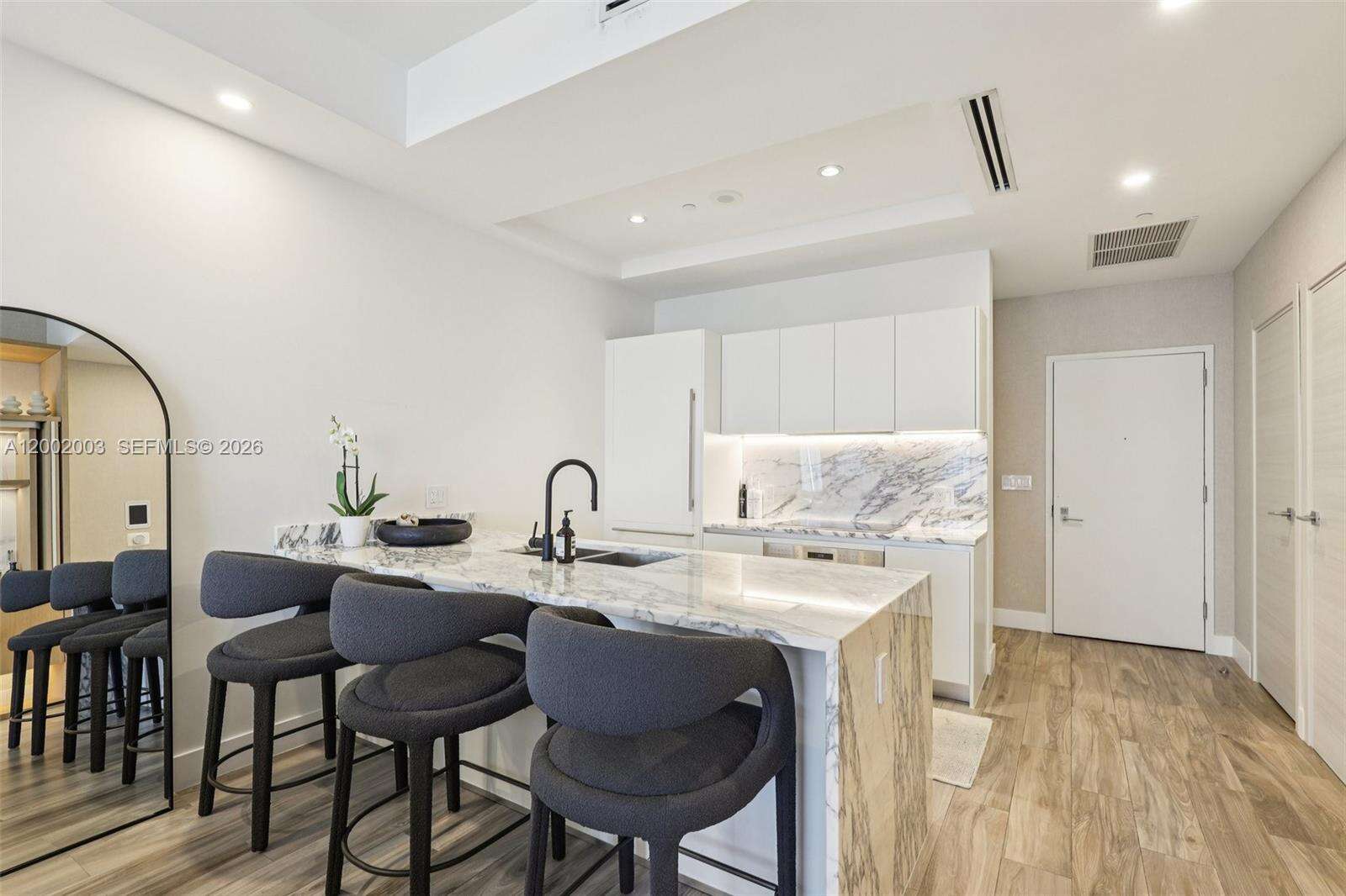 801 Sma Residences | Unit #4902 Unit #4902 | Picture 5