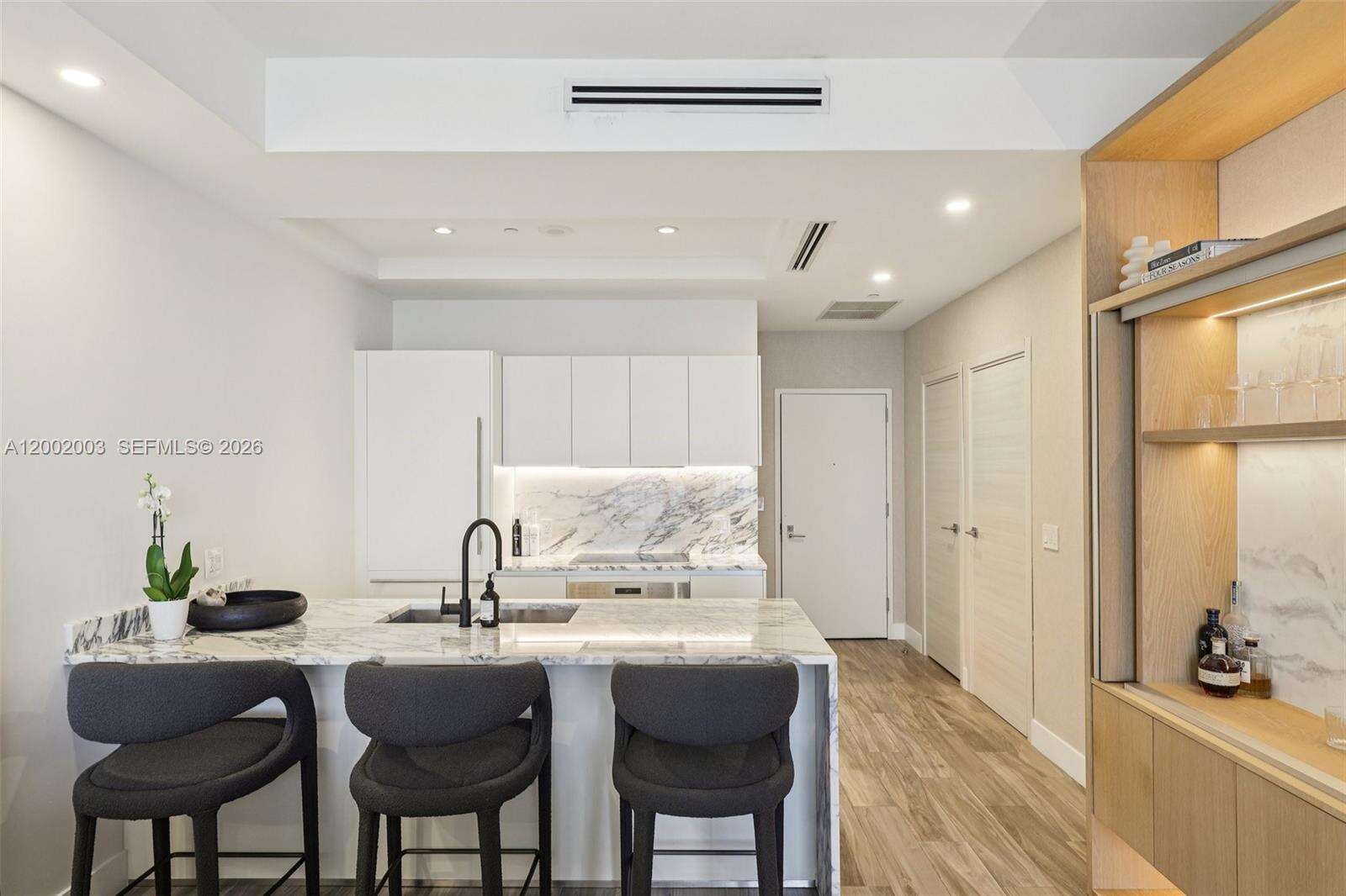 801 Sma Residences | Unit #4902 Unit #4902 | Picture 6