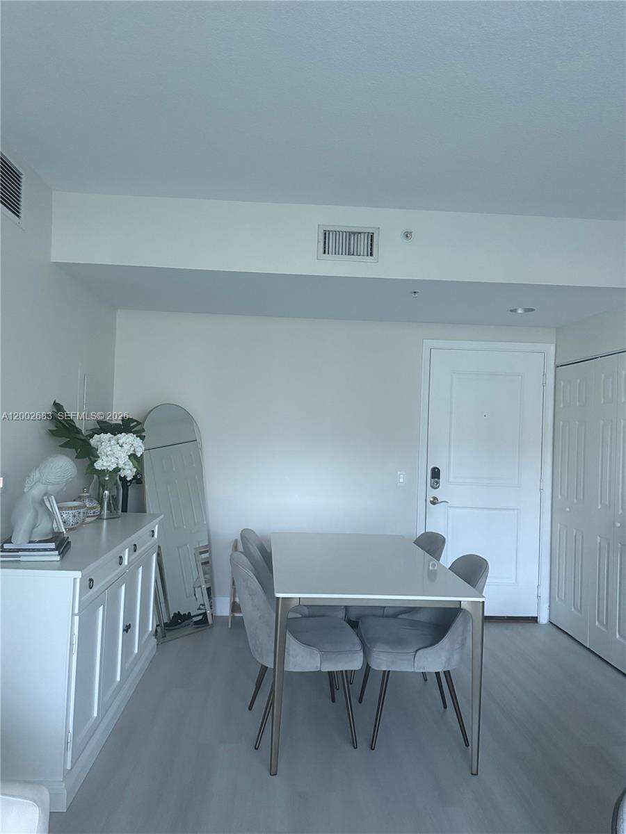 Platinum | Unit #903 Unit #903 | Picture 4