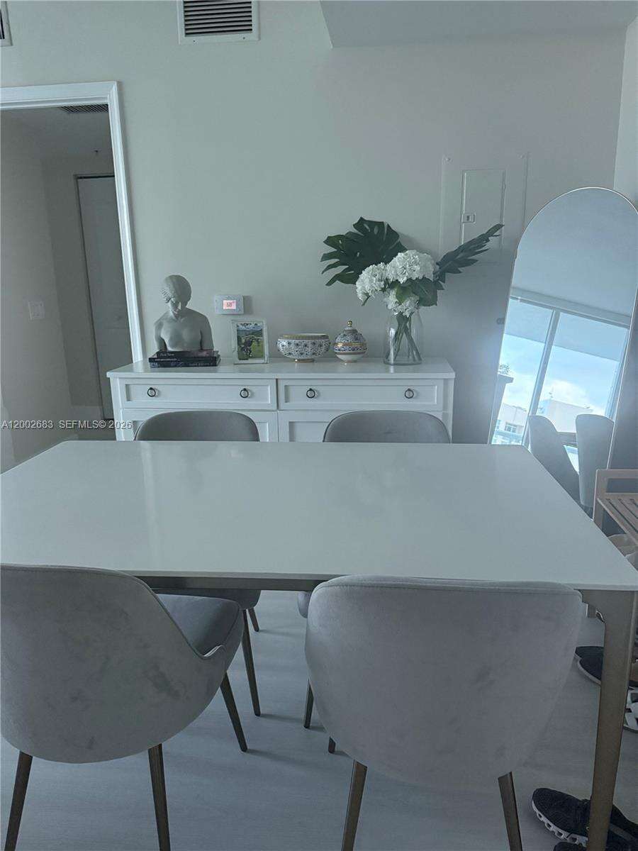 Platinum | Unit #903 Unit #903 | Picture 9