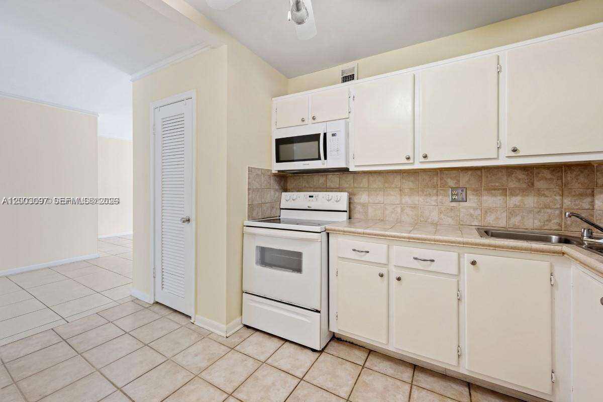 Manor Grove Village One Inc | Unit #114B Unit #114B | Picture 13