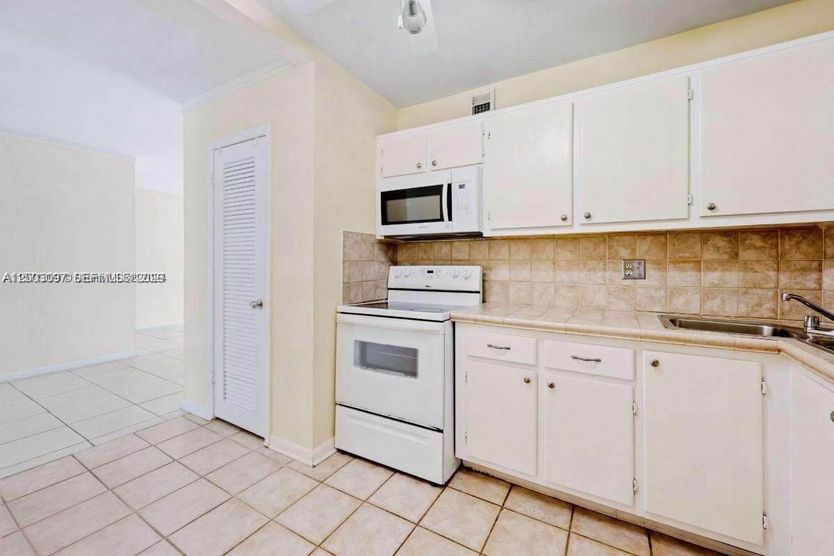 Manor Grove Village One Inc | Unit #114B Unit #114B | Picture 14