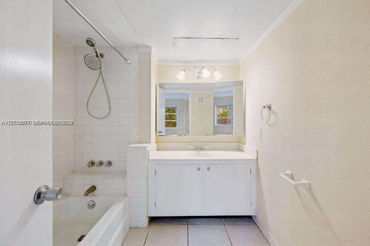 Manor Grove Village One Inc | Unit #114B Unit #114B | Picture 16
