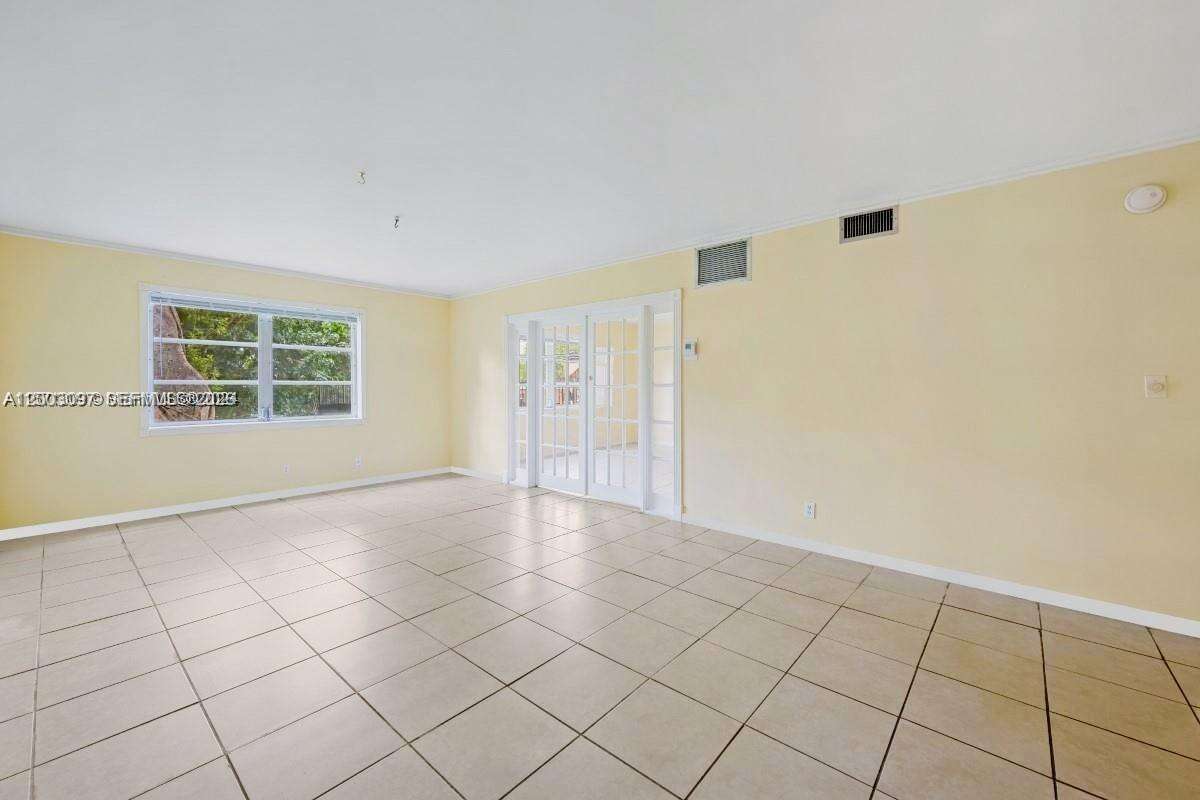 Manor Grove Village One Inc | Unit #114B Unit #114B | Picture 6