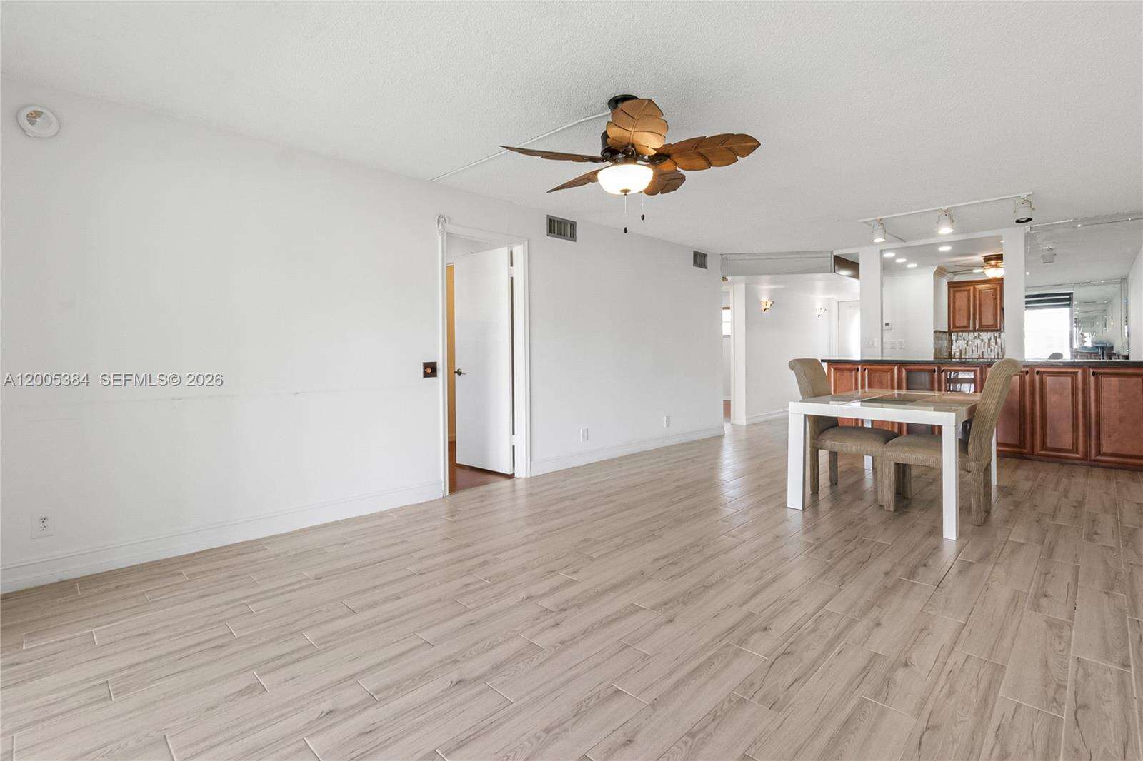 Hollybrook Golf And Tennis Club | Unit #209 Unit #209 | Picture 6