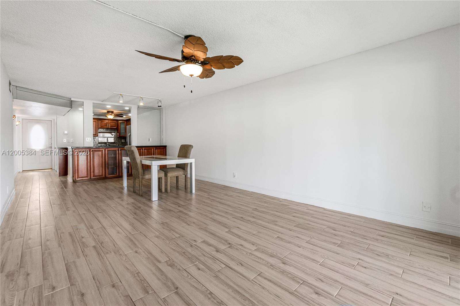 Hollybrook Golf And Tennis Club | Unit #209 Unit #209 | Picture 7