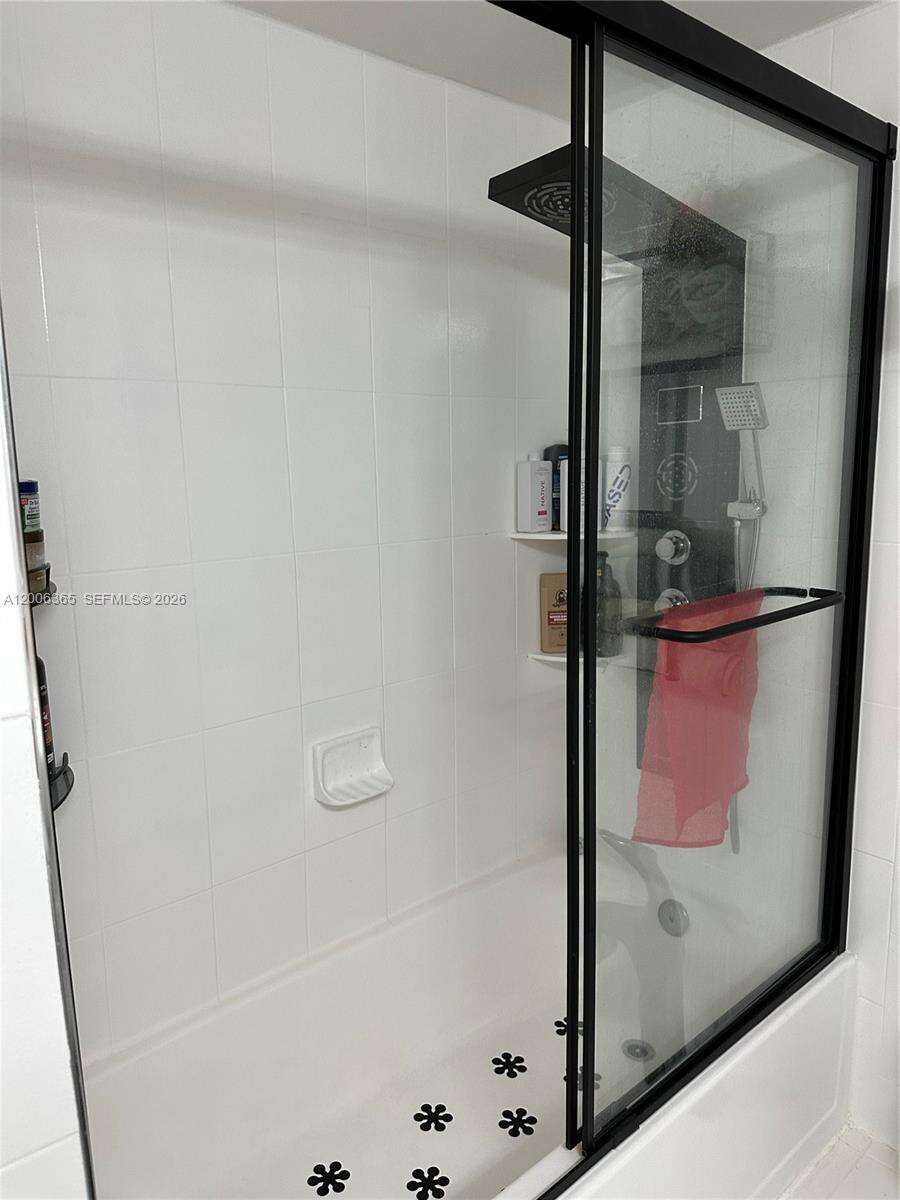 Lake Point Tower Condominium | Unit #810 Unit #810 | Picture 11