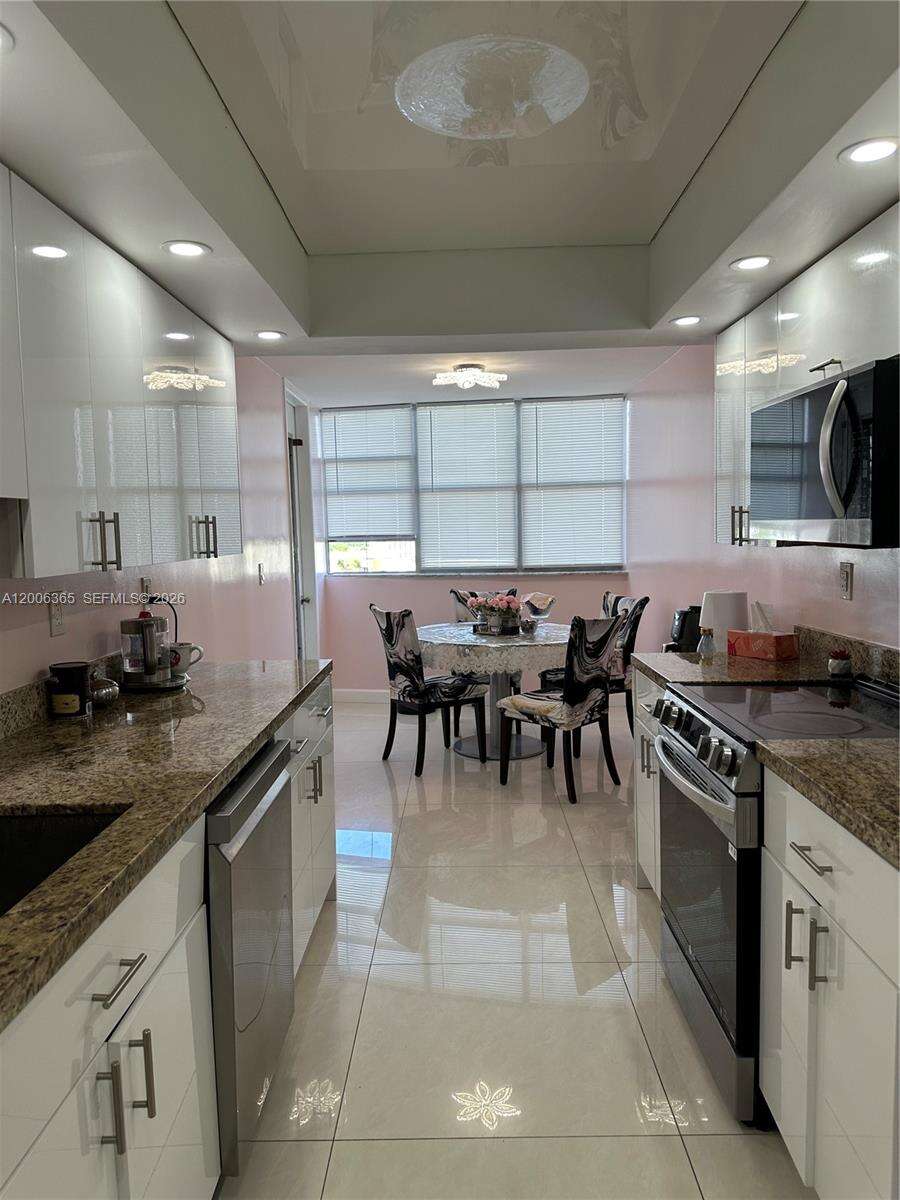 Lake Point Tower Condominium | Unit #810 Unit #810 | Picture 15