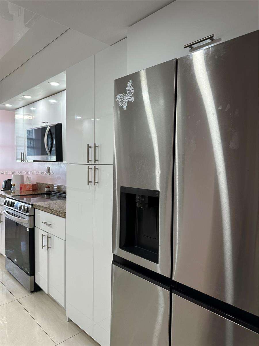 Lake Point Tower Condominium | Unit #810 Unit #810 | Picture 16