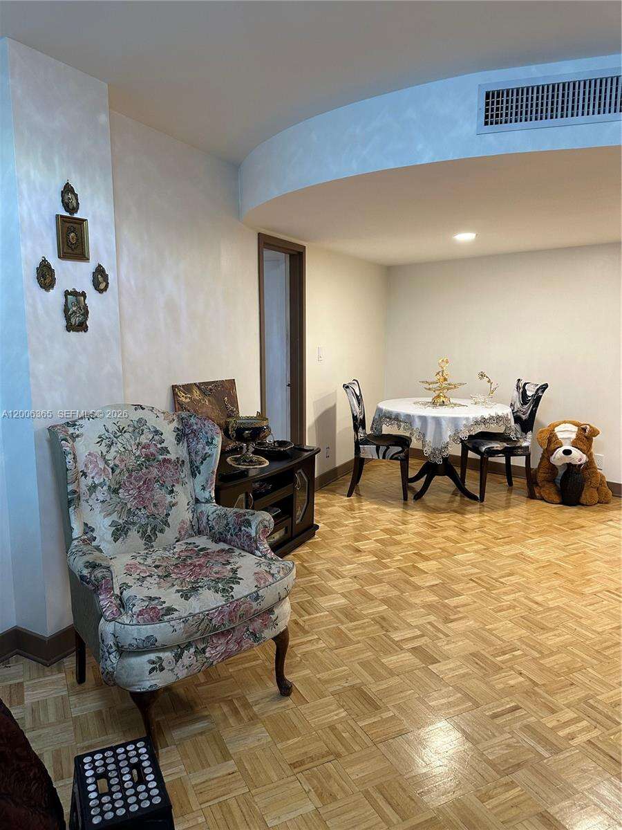 Lake Point Tower Condominium | Unit #810 Unit #810 | Picture 18