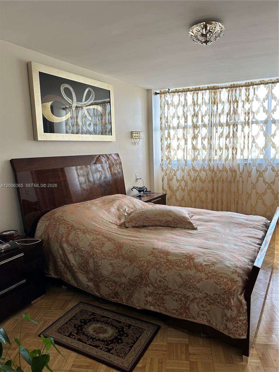 Lake Point Tower Condominium | Unit #810 Unit #810 | Picture 8