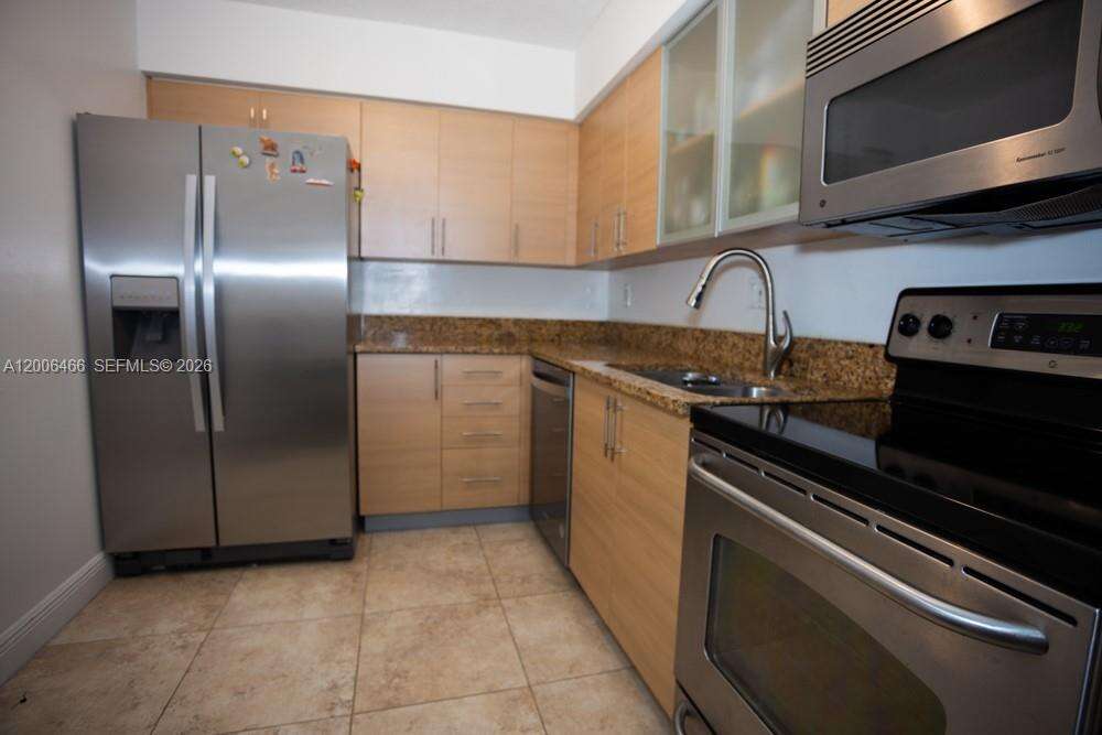 Parc Central Aventura East | Unit #214 Unit #214 | Picture 3