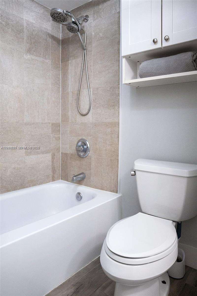 Allington Towers | Unit #17D Unit #17D | Picture 11