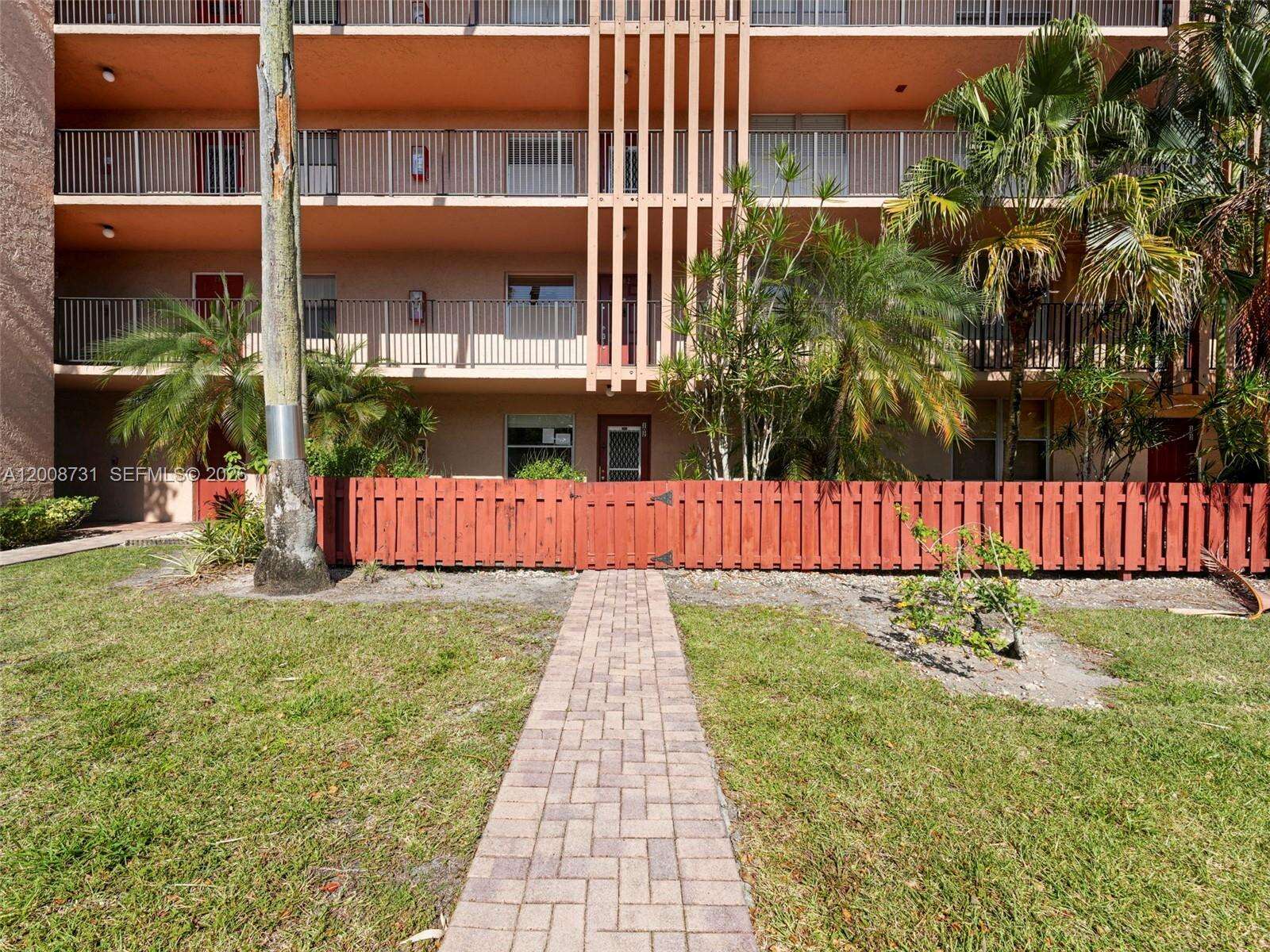 Palm Lakes | Unit #102 Unit #102 | Picture 2