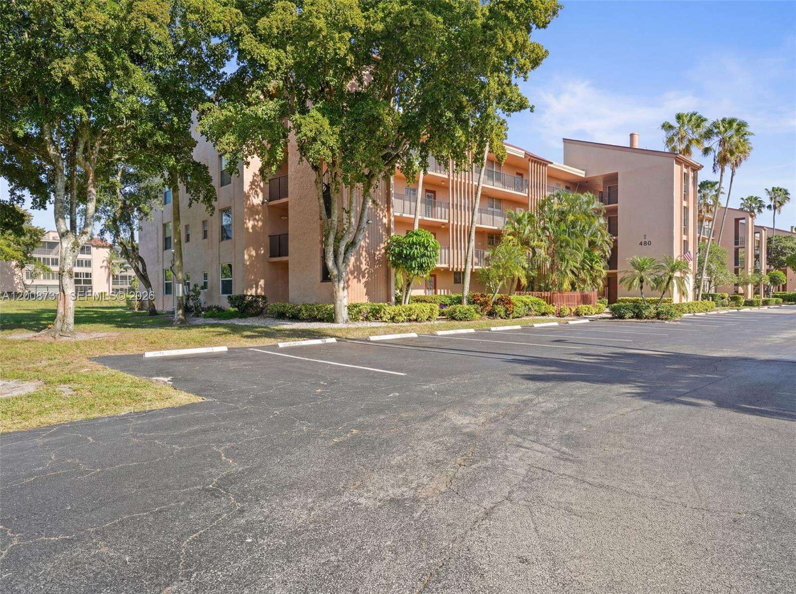Palm Lakes | Unit #102 Unit #102 | Picture 3