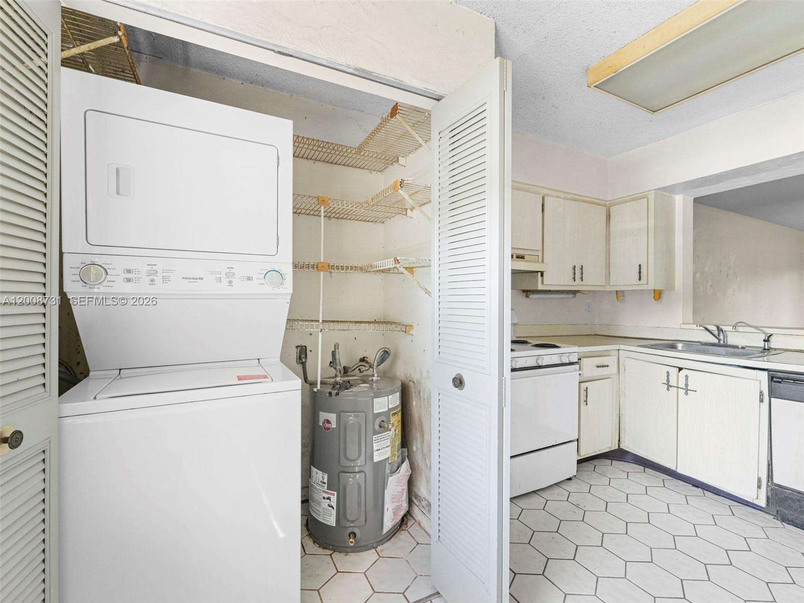 Palm Lakes | Unit #102 Unit #102 | Picture 9