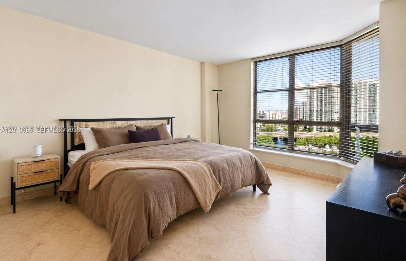 Mystic Pointe Condo No One | Unit #1209 Unit #1209 | Picture 2