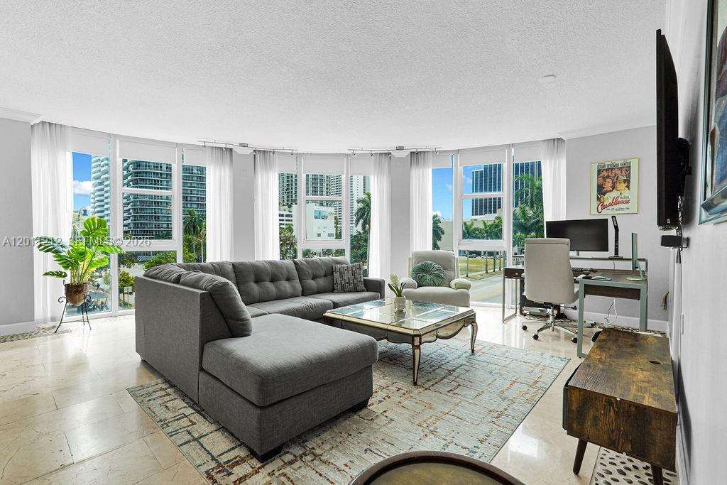 1800 Biscayne Plaza | Unit #306 Unit #306 | Picture 2