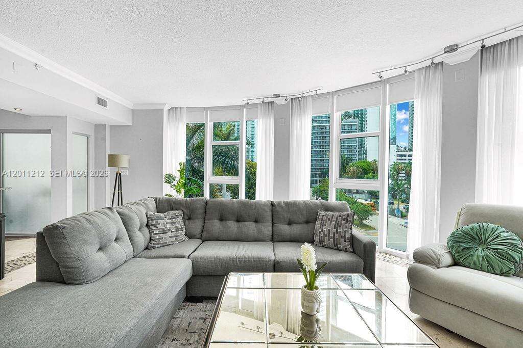 1800 Biscayne Plaza | Unit #306 Unit #306 | Picture 4