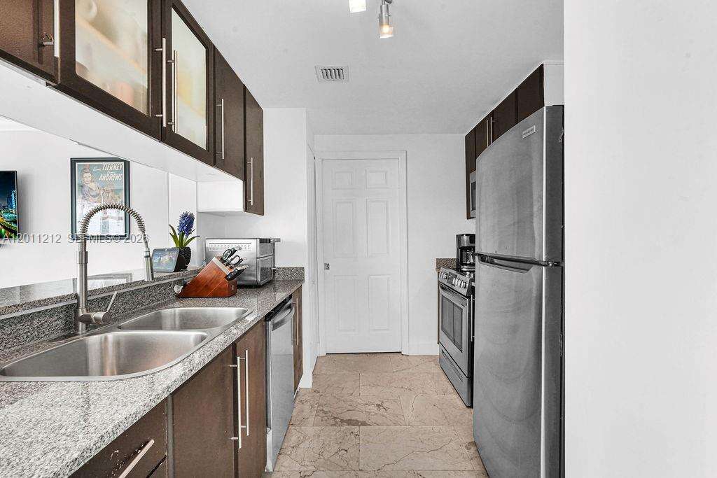 1800 Biscayne Plaza | Unit #306 Unit #306 | Picture 5