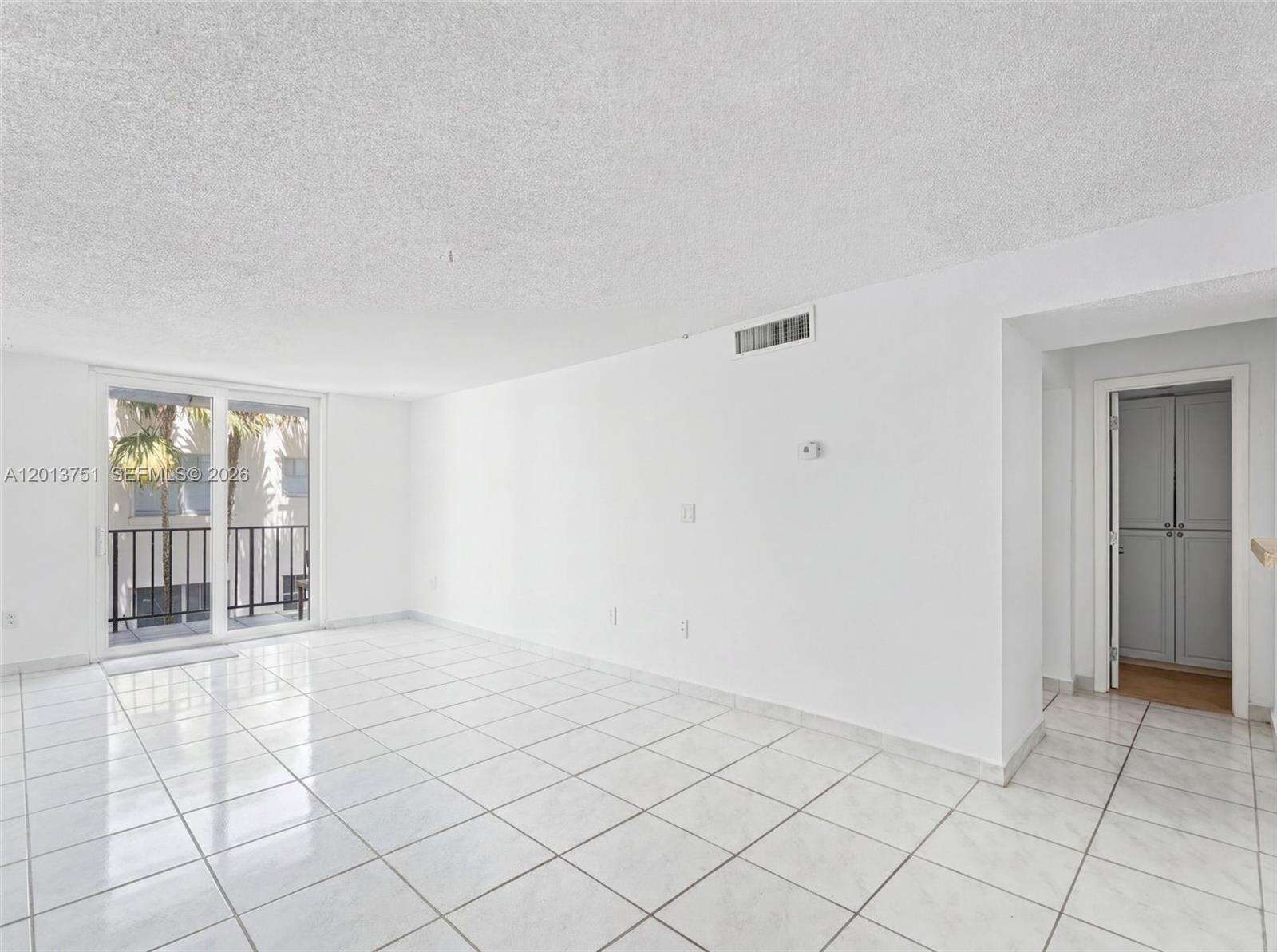 Collins Towers | Unit #204 Unit #204 | Picture 4