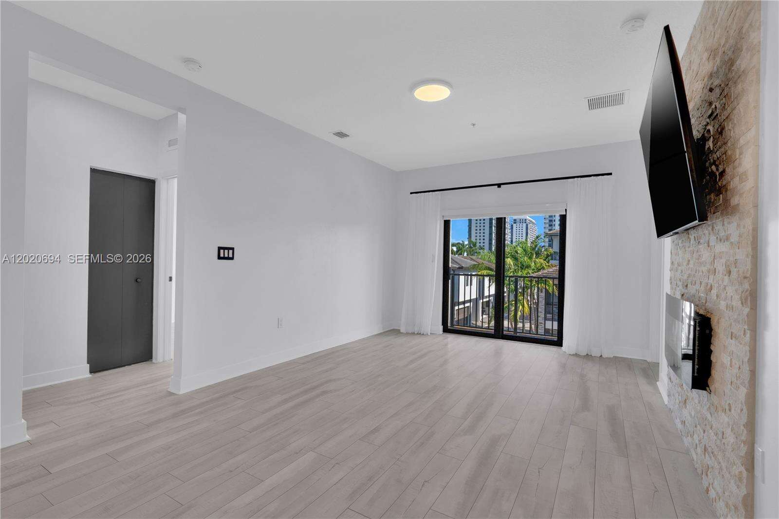 Urbana At The Residences Condo No1 | Unit #38 Unit #38 | Picture 11